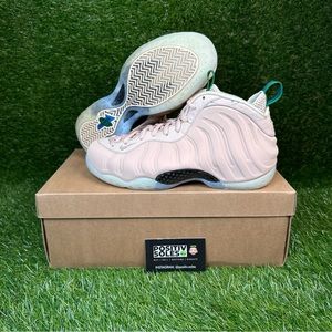 WMNS Foamposite One Particle Beige